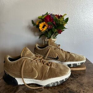 LeBron XXI Basketball Shoes